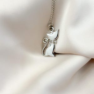 Personalized Named Cat Necklace, 14K Dainty Cat Name Necklace, Silver Cat Silhouette Necklace, Personalized Cat Memorial Gifts, Cat Mom Gift