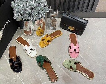 Sandales en cuir croco avec lettre H : référence ultime en 2024, tendance Komfort & Stil