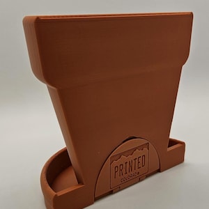 Shown in Red Terracotta with the rear flap up - allowing it to sit flush to a wall, book, etc.