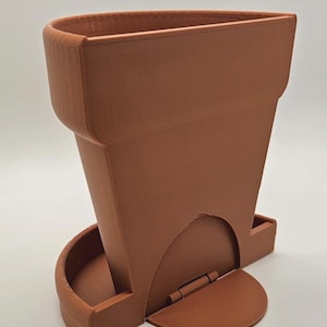 Shown in Red Terracotta with the rear flap down - which helps secure it under the books!
