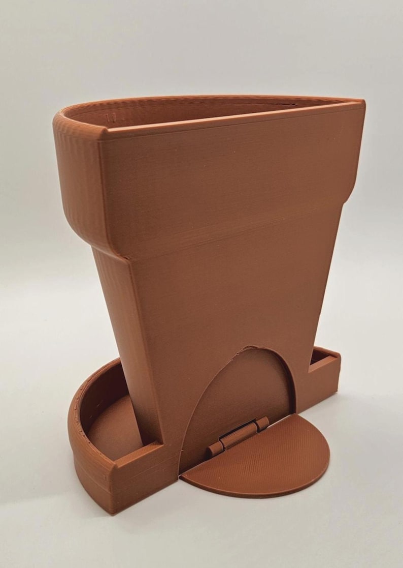 Shown in Red Terracotta with the rear flap down - which helps secure it under the books!
