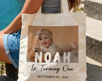Benutzerdefinierte Tragetaschen zum 1. Geburtstag / Turning One Kids Party Favor / personalisiertes Geschenk für den 1. Geburtstag / Geburtstagsdekorationen Geschenk / Name Goodie Bags