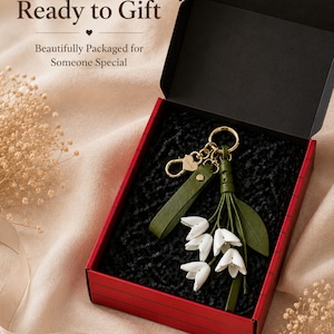White floral bag charm with leather flowers and gold hardware, elegant purse charm accessory for women, luxury handbag charm with tassel, aesthetic white keychain for tote bag, trendy flower purse accessory, feminine handbag decoration, modern leather floral keychain, gift for her, cute white purse charm, boutique style bag accessory, minimal elegant keychain for handbags, stylish floral charm for purse, luxury fashion bag accessory