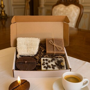 Handmade Coffee Lovers Gift Box with coffee-bean shaped candle, natural soap with soap bag, and a coffee-scented sachet. Cozy mini spa gift set for women, perfect for birthdays, thank-you gifts, relaxation, and coffee lovers. Beautifully arranged in a gift box, ready to send.
