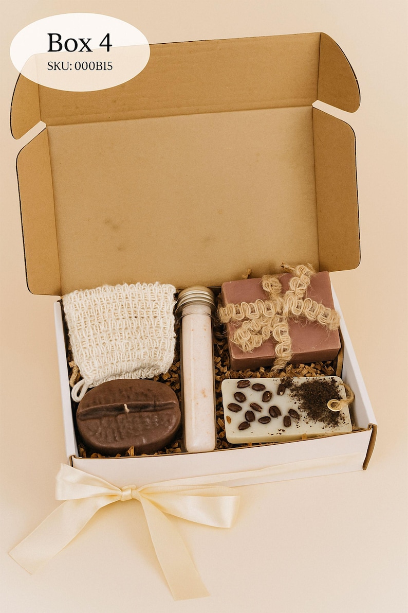 Handmade Coffee Lovers Gift Box with coffee-bean shaped candle, natural soap with soap bag, and a coffee-scented sachet. Cozy mini spa gift set for women, perfect for birthdays, thank-you gifts, relaxation, and coffee lovers. Beautifully arranged in a gift box, ready to send.