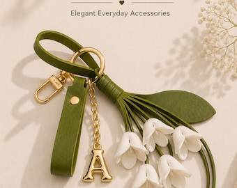 Custom Initial Bag Charm for Women, Floral Purse Accessory, White Flower Keychain, Personalized Straw Tote Charm Gift