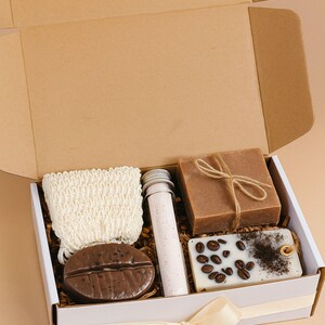 Handmade Coffee Lovers Gift Box with coffee-bean shaped candle, natural soap with soap bag, and a coffee-scented sachet. Cozy mini spa gift set for women, perfect for birthdays, thank-you gifts, relaxation, and coffee lovers. Beautifully arranged in a gift box, ready to send.