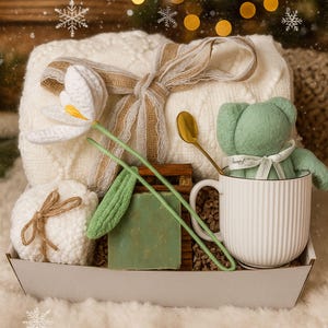 Christmas Comfort Gift Box, Cozy Winter Self Care Set, Holiday Spa Gift for Women