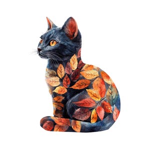 Op de afbeelding: Waterverfillustratie van een zwarte kat met oranje ogen en herfstbladeren. De kat zit en kijkt naar links. De bladeren zijn in tinten oranje, rood en geel.