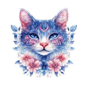 Puede incluir: Ilustración en acuarela de la cara de un gato con pelaje azul y intrincados patrones florales rosas y azules. El gato tiene ojos azul brillante y está rodeado por una corona floral de flores y hojas rosas y azules.