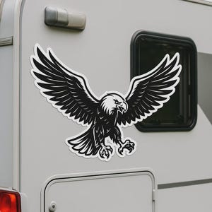 Autocollant aigle aux ailes déployées, autocollant puissant oiseau pour voiture, ordinateur portable, camping-car, cadeau pour les amoureux de la nature et symbole de liberté