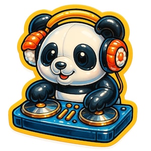 Panda con auriculares de sushi en la mesa de mezclas de DJ. Divertida pegatina de dibujos animados, resistente a la intemperie, regalo para amantes de la música, los pandas y el sushi.