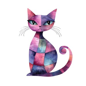 Puede incluir: Ilustración en acuarela de un gato estilizado en tonos rosa, morado y azul. El gato está sentado con un diseño de patchwork en su cuerpo. Tiene ojos azules y una cola rizada, sobre un fondo blanco.