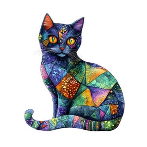 Puede incluir: Ilustración en acuarela de un gato sentado con un diseño de patchwork. El pelaje del gato es un mosaico de formas geométricas coloridas en tonos de azul, verde, naranja y morado. El gato tiene ojos amarillos y orejas naranjas, sobre un fondo blanco.