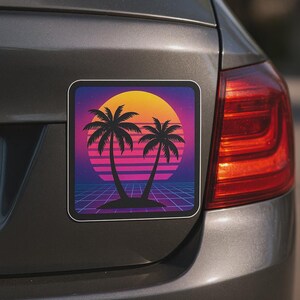 Adesivo Vaporwave con palme e tramonto. Adesivo retrò estetico per laptop, auto, camper, regalo per gli appassionati degli anni '80 e della synthwave.