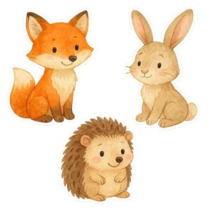 Peut inclure: Illustrations à l'aquarelle d'animaux de la forêt : un renard, un lapin et un hérisson. Le renard est orange avec un ventre blanc, le lapin est brun et le hérisson est brun avec un dos épineux. Les trois ont des expressions amicales.