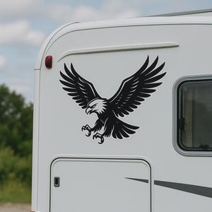 Autocollant aigle aux ailes déployées, autocollant puissant oiseau pour voiture, ordinateur portable, camping-car, cadeau pour les amoureux de la nature et symbole de liberté