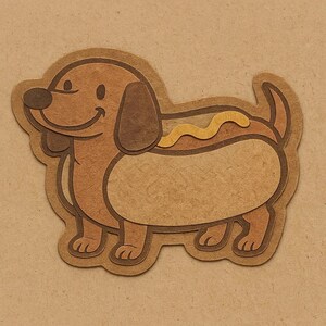 Dackel als Hotdog mit Senf Grinsen – Lustiger Cartoon-Sticker – wetterfest – Geschenk für Hundefans, Foodies & Humorfreunde