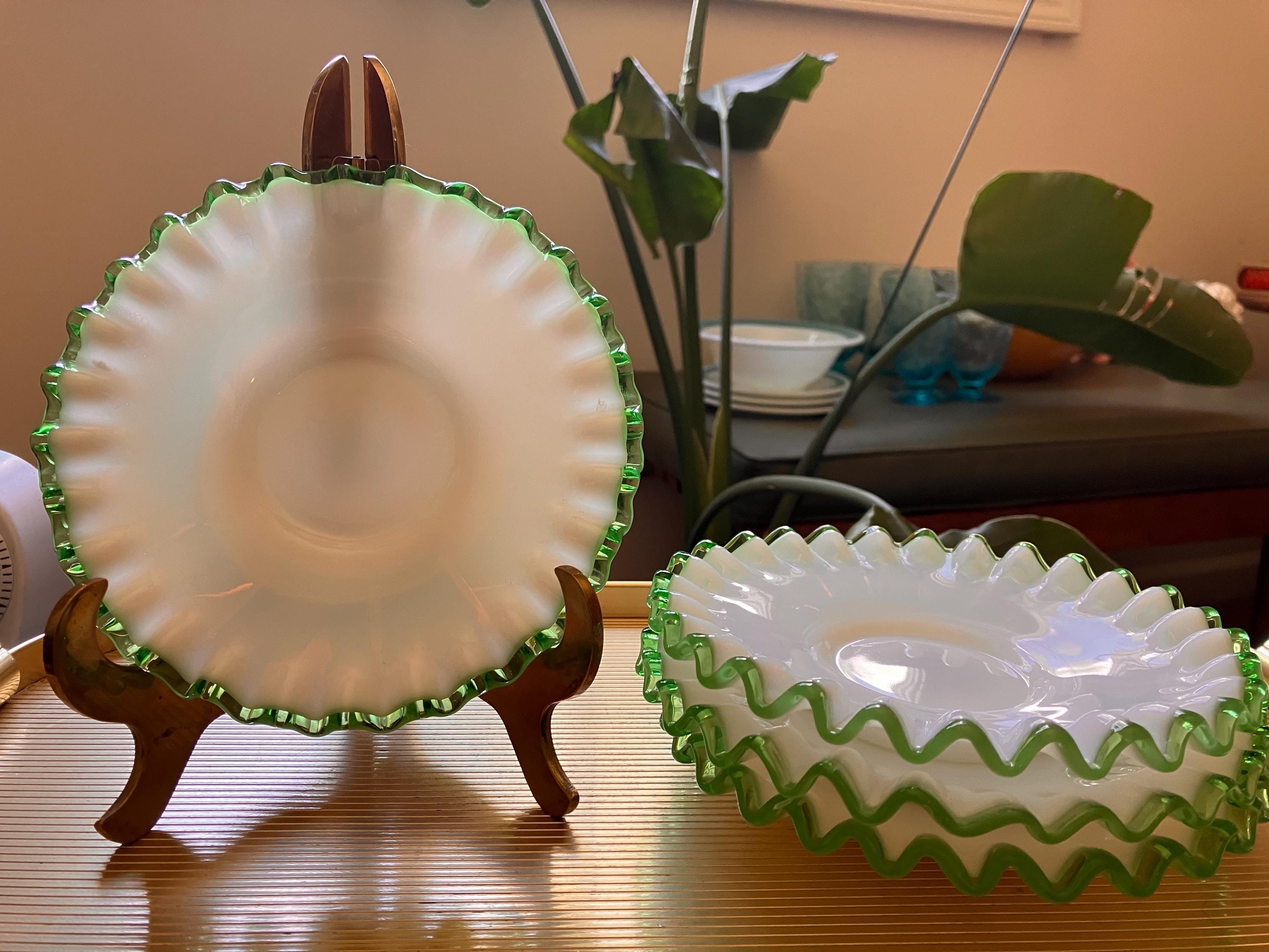 ビッグ割引 Emerald Fenton Vintage Crest Saucer Glass Milk Ruffled Green 工芸品