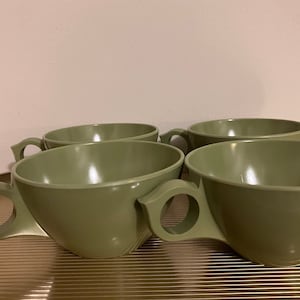Vintage Green Melmac Cups Funky Handles Plasticware Mugs Classic 1970s Avocado Green Mid-Century Camping Picnic Cups, price includes 4 cups