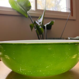 Promotional Green Pyrex large bowl Promotional Green Pyrex large bowl