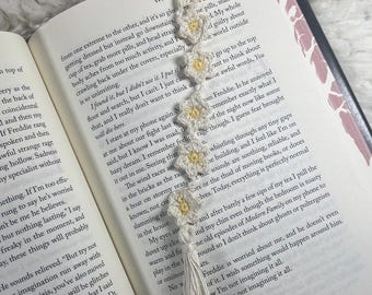 Crochet Daisy Chain Bookmark | Handmade Floral Tassel Bookmark | Booklover Gift