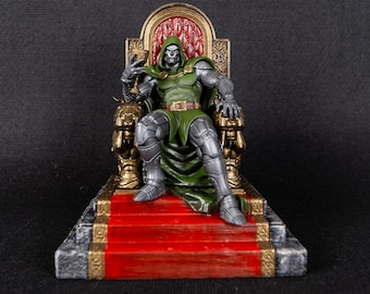 Statua del Dr. Doom sul trono – Statua del cattivo in armatura dipinta a mano – Espositore per fan art di fumetti