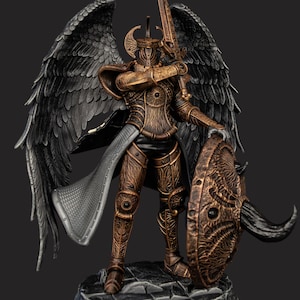 K&ouml;nnte beinhalten: Eine bronzefarbene Figur eines gefl&uuml;gelten Kriegers, der ein Schwert und einen Schild h&auml;lt. Der Krieger ist mit detaillierter R&uuml;stung bekleidet und steht auf einem steinartigen Sockel. Die Fl&uuml;gel sind schwarz und weit ausgebreitet.