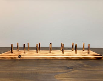 Croissant Display aus Kiefernholz