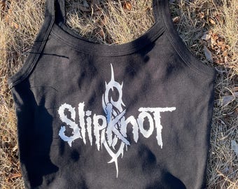 Camiseta de Slipknot Nu Metal - Camiseta de bebé, camiseta sin mangas, camiseta de manga larga o top tubo / Conjunto para conciertos y festivales alternativos – Opciones de brillo y color personalizadas