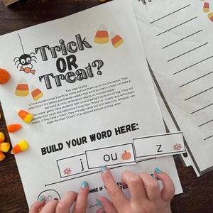 phonics, halloween reading, phonics games, trick or treat reading, family friendly learning, fall learning, phonics learning for kids