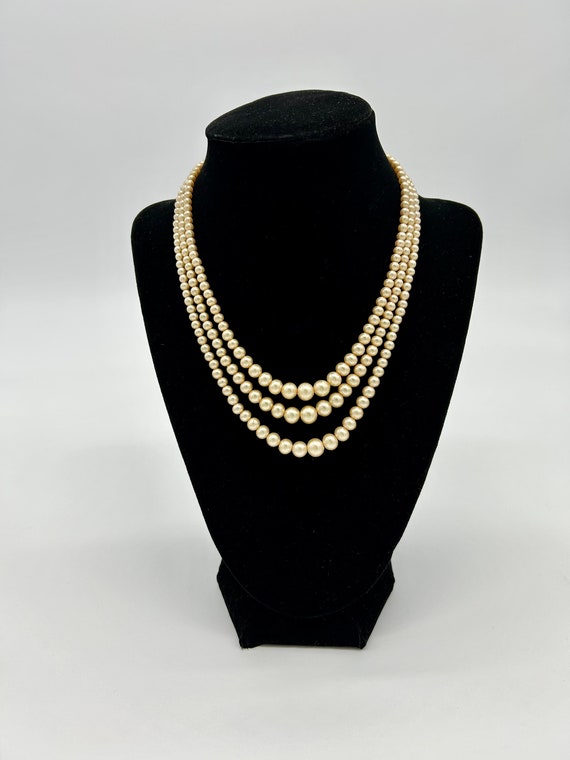 Beautiful Vintage Faux Pearl Necklace