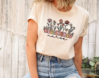 Camiseta floral de enfermera, regalo para enfermera recién graduada, agradecimiento a la enfermera, camiseta para estudiante de enfermería, camiseta de enfermera titulada, camiseta de la escuela de enfermería, camiseta floral de enfermera