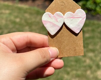 Pendientes de arcilla con forma de corazón