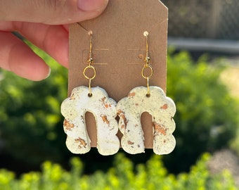 Pendientes de arcilla de arco ondulado