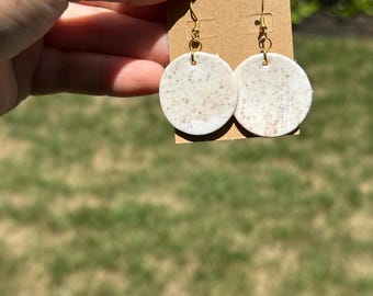 Pendientes geométricos de arcilla brillante