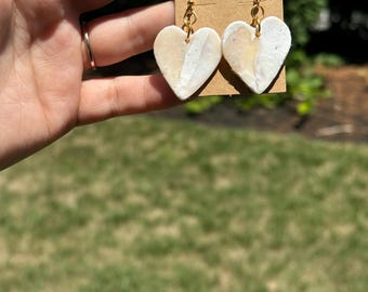 Pendientes de arcilla de corazones de mármol