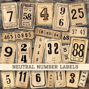 Könnte beinhalten: Eine Sammlung von nummerierten Etiketten im Vintage-Stil in verschiedenen Formen und Größen, mit Zahlen von 2 bis 115. Die Etiketten sind mit schwarzer Tinte auf beigem Hintergrund bedruckt, mit dem Text "NEUTRAL NUMBER LABELS" unten.
