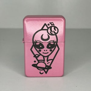 Gepersonaliseerde Alien Kawaii Flip Top Aansteker Schattig Gamer Girl Gift Roze Zwart Gegraveerd Aangepaste Moon Star UFO Aliens Planeten Outer Space Universe