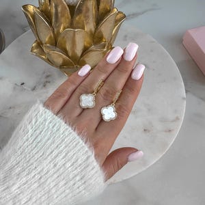 Mother of Pearl Clover Earrings - Elegant 18K Gold Lucky Jewelry