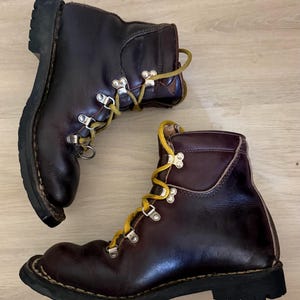 Vintage 1980s Vasque Italian Leather Hiking Boots | Women’s Size 8 Men's 6.5 | Chunky Clarion Rugged Mountain Gorpcore Vibram Footwear