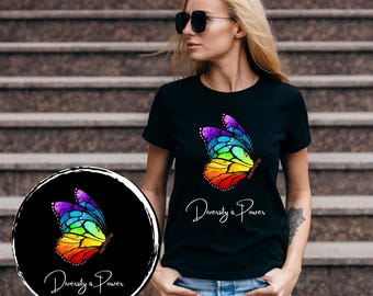 Diversity is Power T-Shirt | Bunter Schmetterling Frontprint | LGBTQ+ Ally Shirt | Schwarz | Vielfalt Shirt für Feminist*innen | Pride Tee