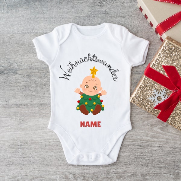 Personalisierter Babybody mit 'Weihnachtswunder'-Aufdruck - Entzückendes Baby als Weihnachtsbaum-Design - individuell mit Namen gestaltbar