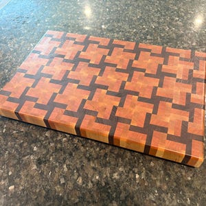 Tagliere da macellaio in legno di noce, ciliegio e acero con venatura trasversale / Motivo a girandola intrecciata, grande tagliere per salumi / Set da cucina regalo