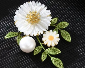 Daisy Flower Brooch Pin,Handmade Freshwater Pearl Brooch,Women's Flower Brooch, Lapel Pin,Dress Corsage,Wedding Accessory,Mother's Day Gift.