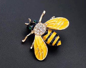 Bumblebee brooch, bee brooch, brooch pin, luxury brooch lapel pin, insect brooch, vintage brooch, enamel brooch pin, gold brooch, jewelry.