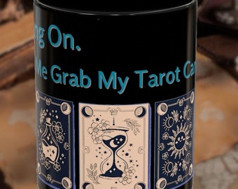 Tarot Karte Kaffeebecher: Mystischer Holzschnitt