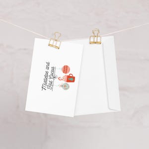 Tarjeta de felicitación con muérdago y chocolate caliente
