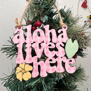 Aloha Lives Here Sign, Palaka Print Decor, Hawaiian Christmas Ornament Handmade, Made In Hawaii, Puakenikeni Flower Decor, Aloha Sign image 1