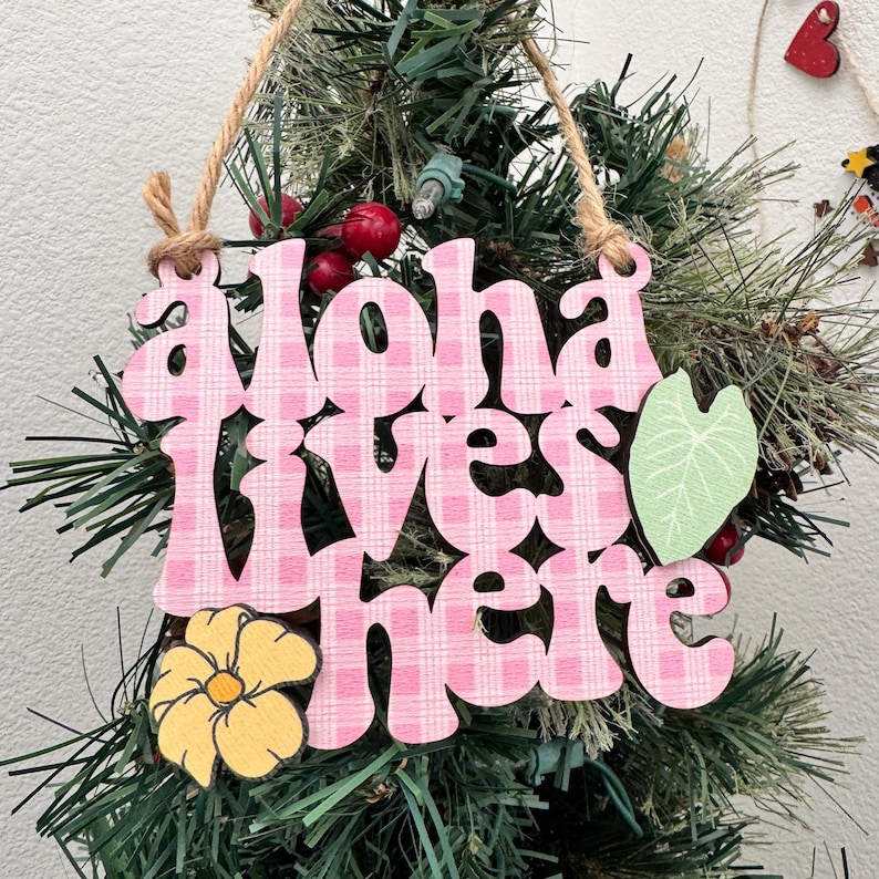 Aloha Lives Here Sign, Palaka Print Decor, Hawaiian Christmas Ornament Handmade, Made In Hawaii, Puakenikeni Flower Decor, Aloha Sign image 1